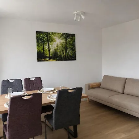 Modernes Design-apartment Mit Balkon & Wlan Apartmán